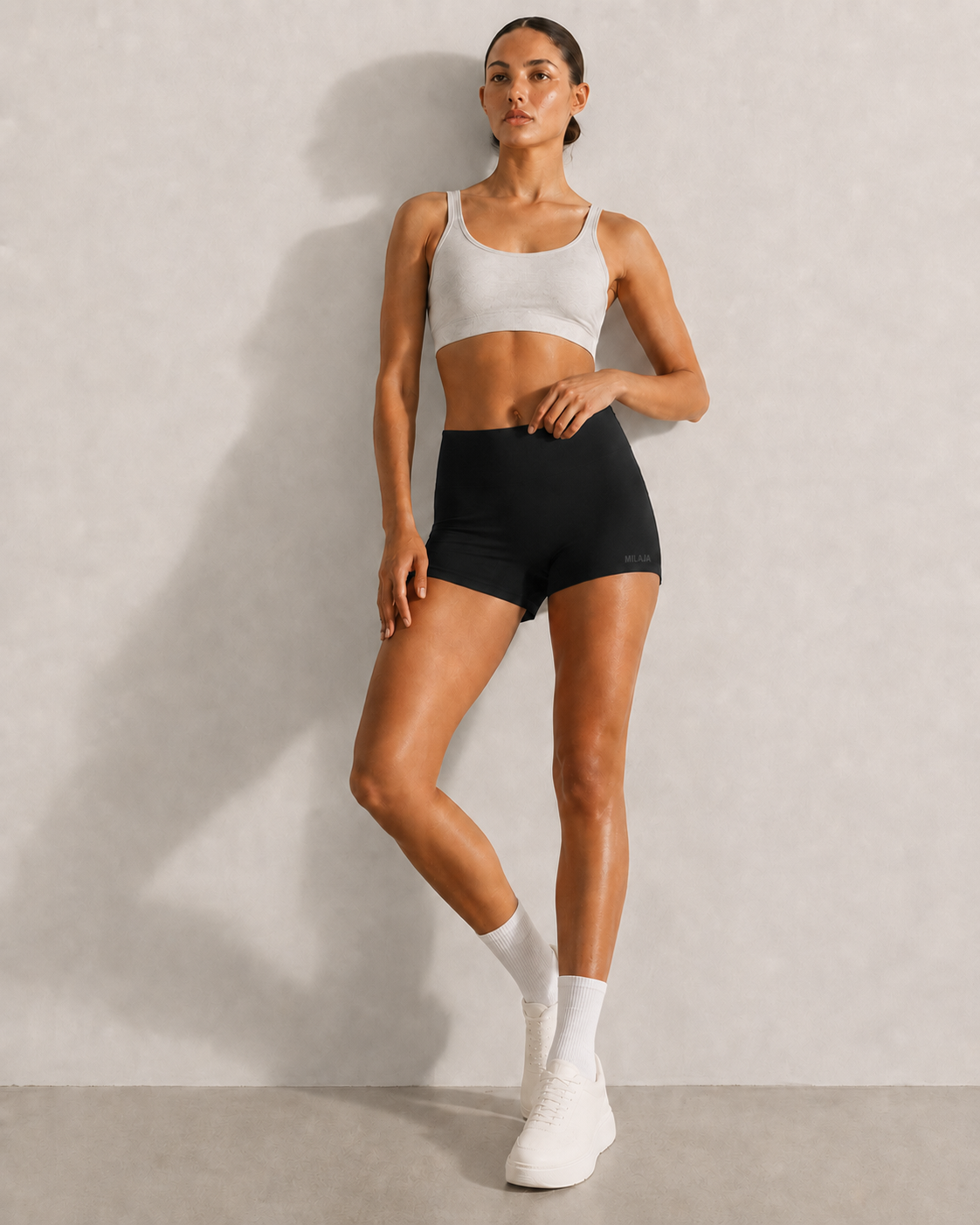 MILAJA 3 inch Short i Black