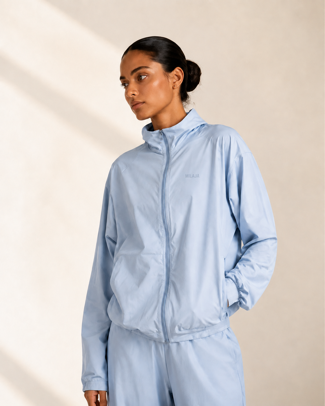 MILAJA Relaxed Training Jacket i Dusty Light Blue